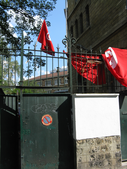 Una delle entrate del 36 di via Botzaris, un'enclave tunisina a Parigi. Foto di Fabien Abitbol, ripresa dietro autorizzazione