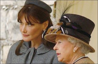 CarlaBruni-ElizabethII-2008